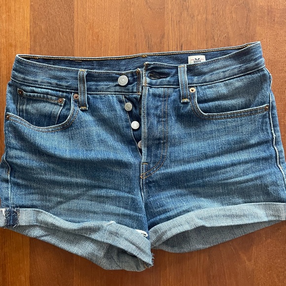 Levi’s cone denim shorts sizes 28, fit like 27 - Picture 4 of 4